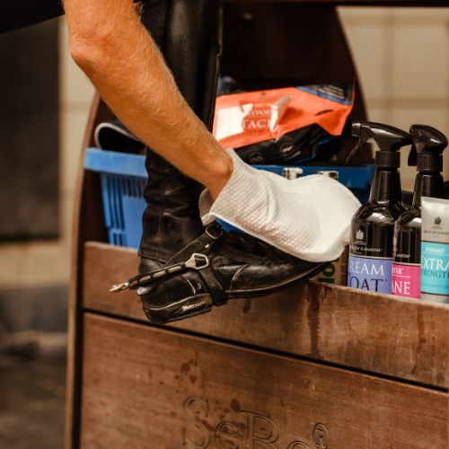 easy way to clean leather