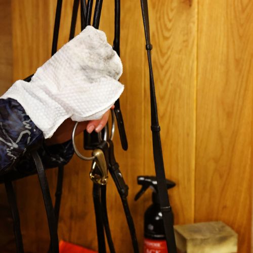 easy way to clean leather