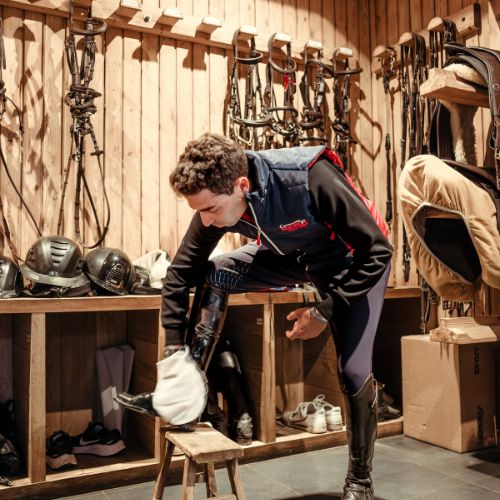 easy way to clean leather