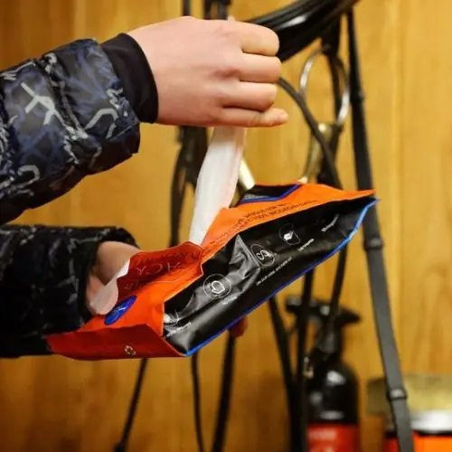 easy way to clean leather